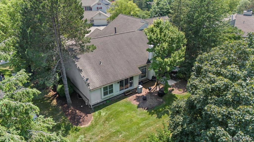 7570 Danbury Circle, West Bloomfield, MI — Photo 51