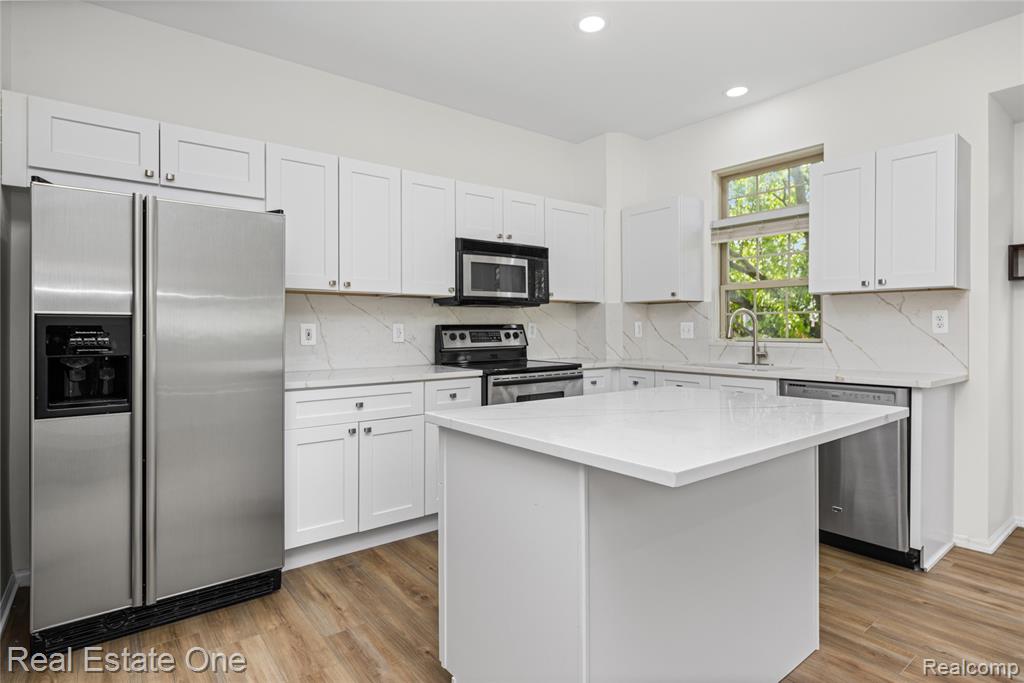 7382 Gateway Drive, West Bloomfield, MI — Photo 11