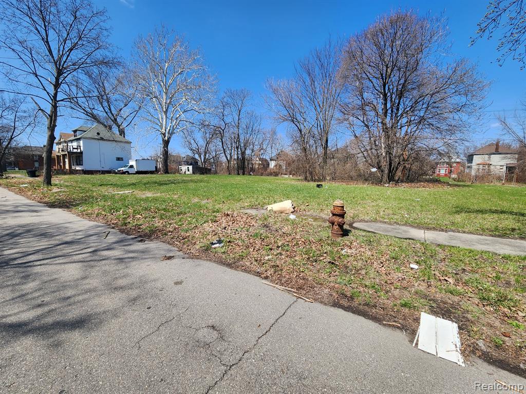583 Leicester Court, Detroit, MI 48202 — Photo 3
