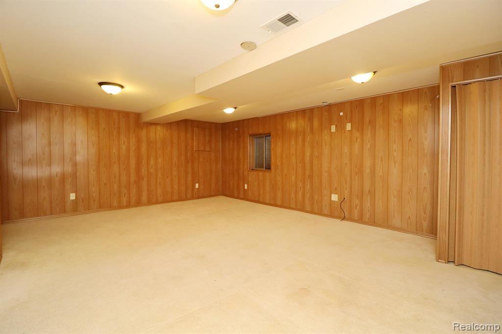 5302 ROYAL VALE Lane, Dearborn, MI 48126 — Photo 45