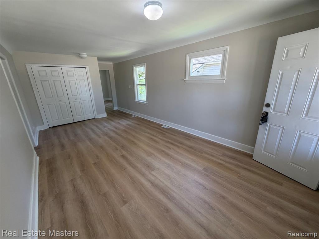 1016 Gillett Street, Port Huron, MI 48060 — Photo 4