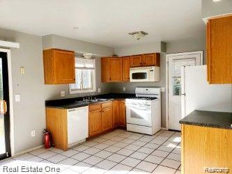 5102 Franklin Park Drive, Sterling Heights, MI 48310 — Photo 5