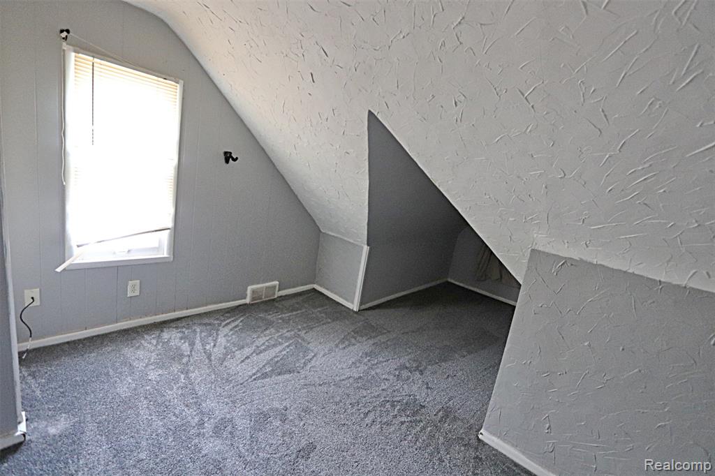 19361 Wakenden, Redford, MI 48240 — Photo 21