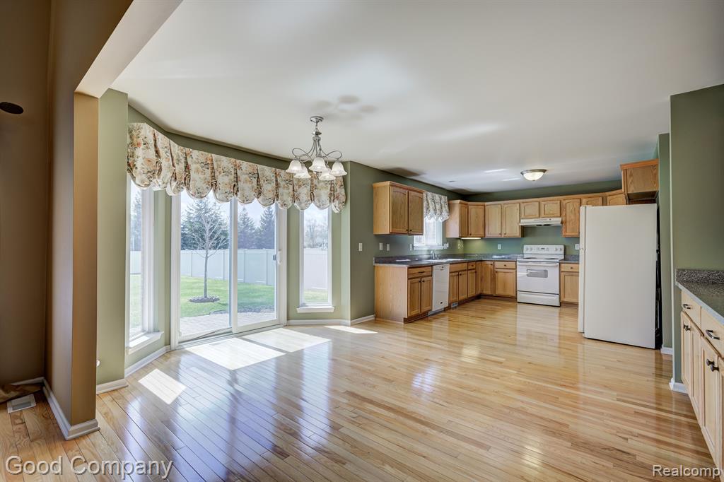 423 CEDAR Street, Wyandotte, MI 48192 — Photo 15