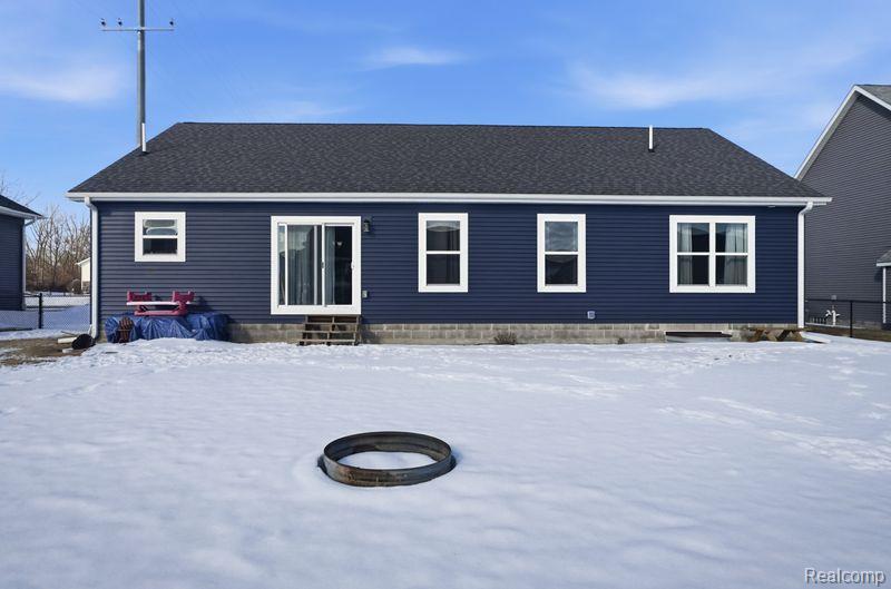 7812 Yorkshire Drive, Almont, MI 48003 — Photo 30