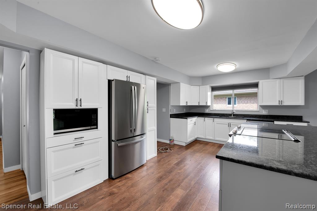 6280 Walker Drive, Troy, MI 48085 — Photo 12