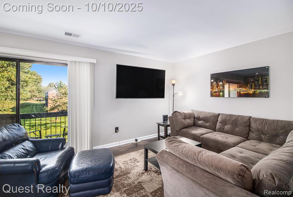 33855 Pondview Circle, Livonia, MI 48152 — Photo 4