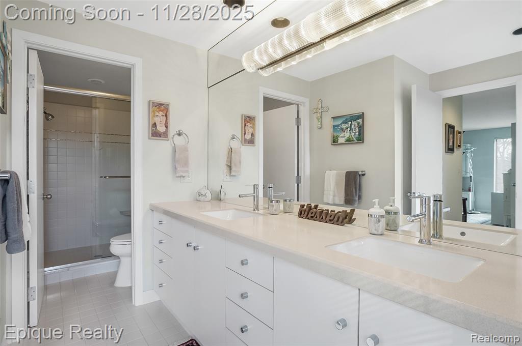 2164 Bordeaux Street, West Bloomfield, MI, 48323