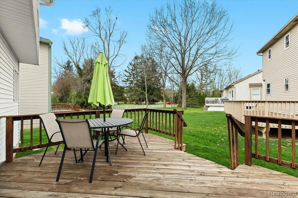 514 MILL POND Drive, Fenton, MI 48430 — Photo 30