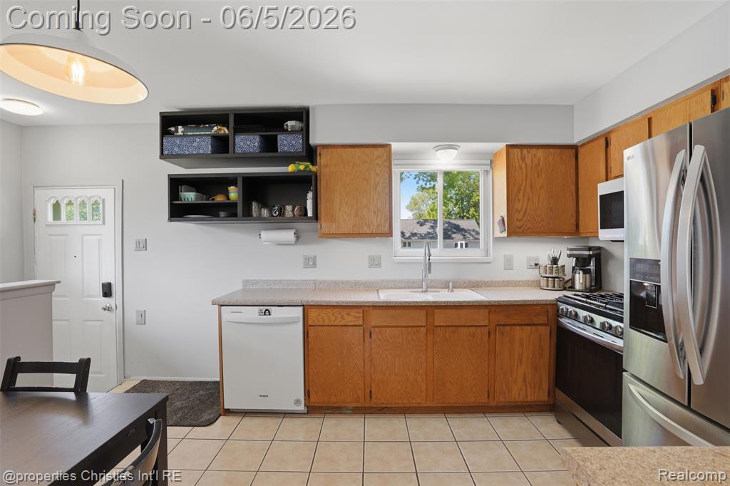 8982 Beatrice Street, Livonia, MI 48150 — Photo 11