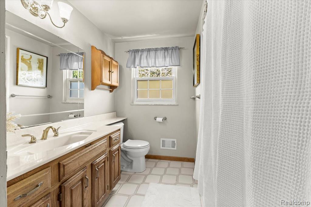 5516 Cleary Drive, Waterford, MI 48329 — Photo 25