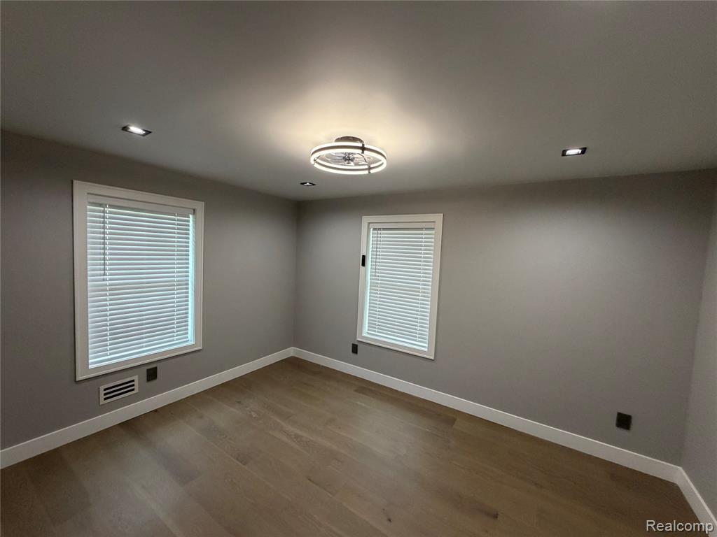 561 E Walled Lake Drive, Walled Lake, MI 48390 — Photo 25