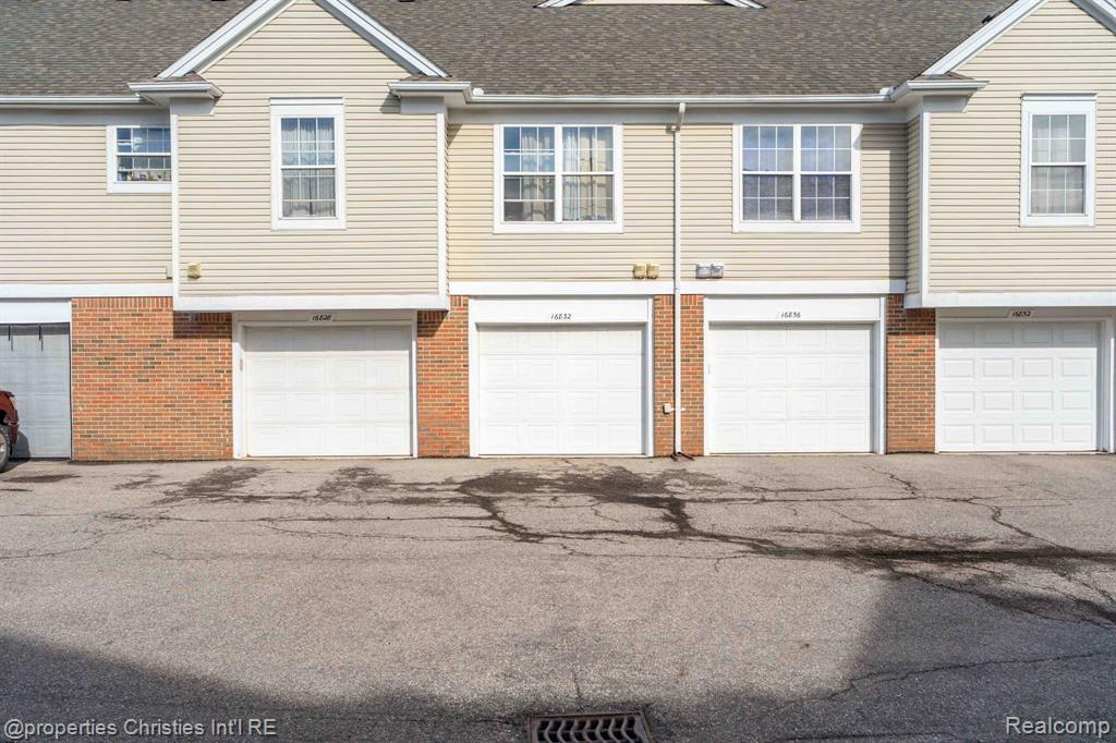 16832 Glenmoor Boulevard, Macomb, MI 48044 — Photo 29