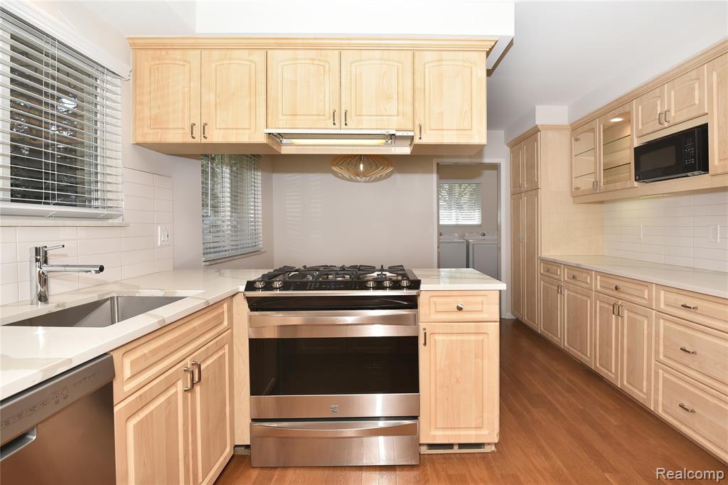 5255 KELLEN Lane, Bloomfield Hills, MI 48302 — Photo 9