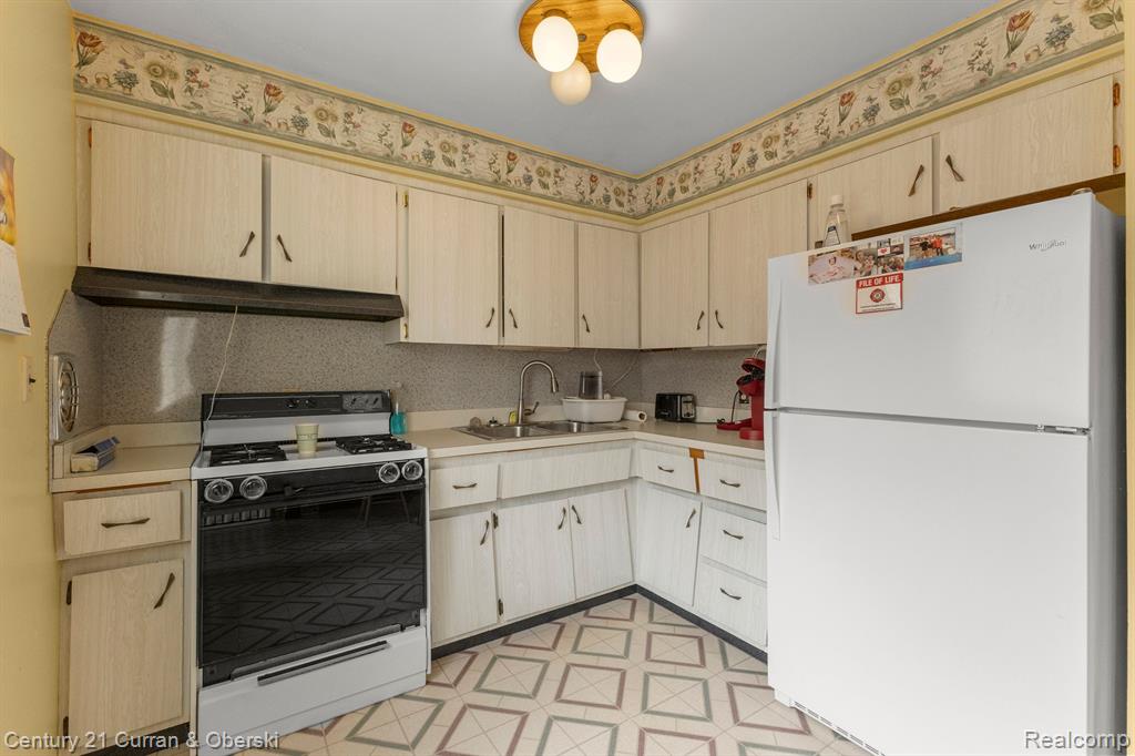 6483 COLONIAL Street, Dearborn Heights, MI 48127 — Photo 8
