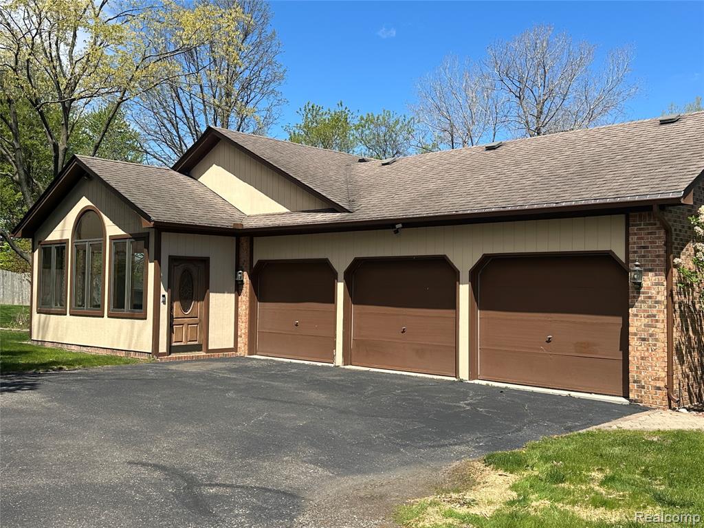 8329 Caribou Trail, Clarkston, MI 48348 — Photo 3
