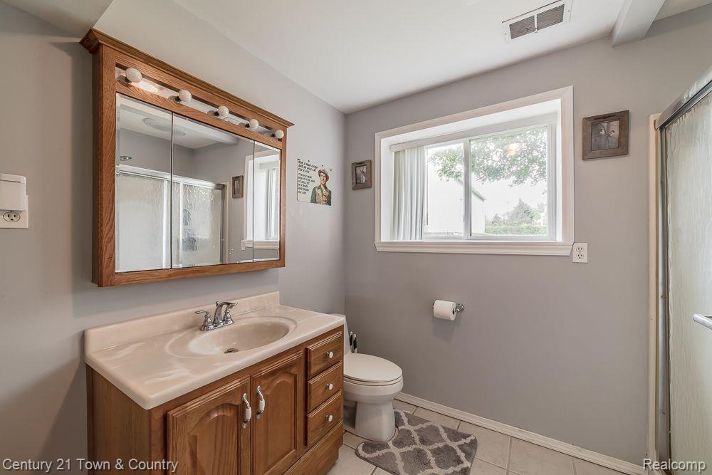8119 FENTON Road, Grand Blanc, MI 48439 — Photo 24