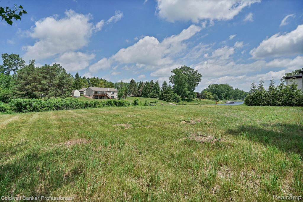1932 Sandy Shores Drive, Oxford, MI 48371 — Photo 18