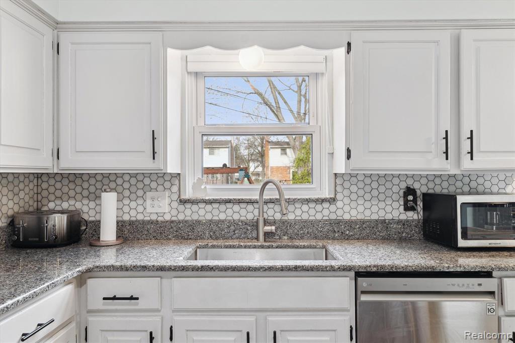 519 N MANITOU Avenue, Clawson, MI — Photo 16
