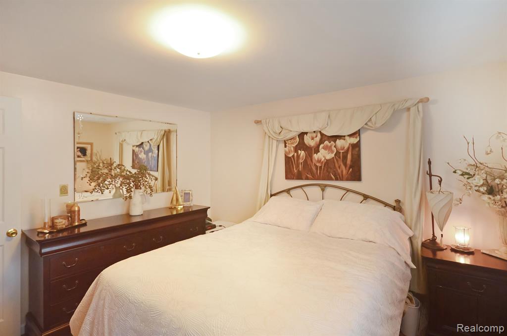 43475 Deborah Drive, Sterling Heights, MI 48313 — Photo 12