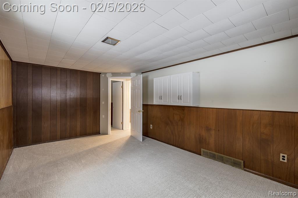 21123 Laurelwood Street, Farmington, MI 48336 — Photo 27