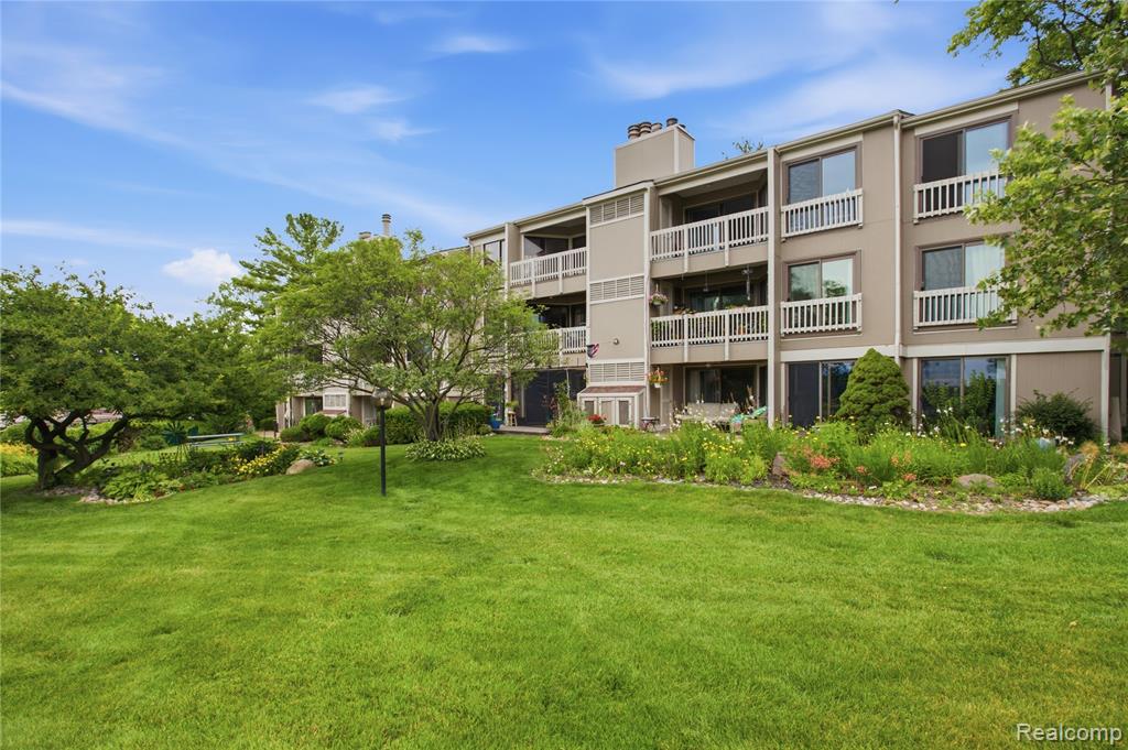 1695 Cliffs Landing, 302, Ypsilanti, MI 48198 — Photo 2