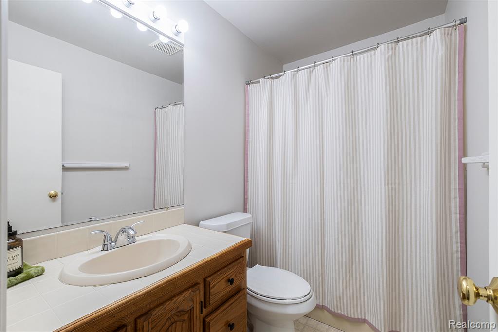 4147 Carmanwood Drive, Flint, MI 48507 — Photo 15