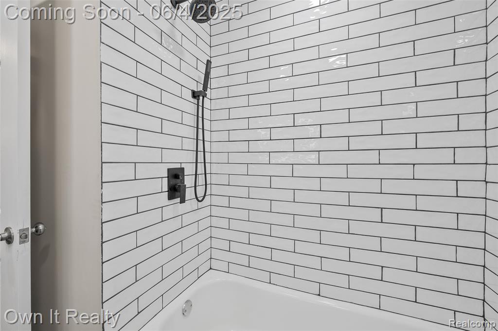 8415 N Evangeline Street, Dearborn Heights, MI 48127 — Photo 23