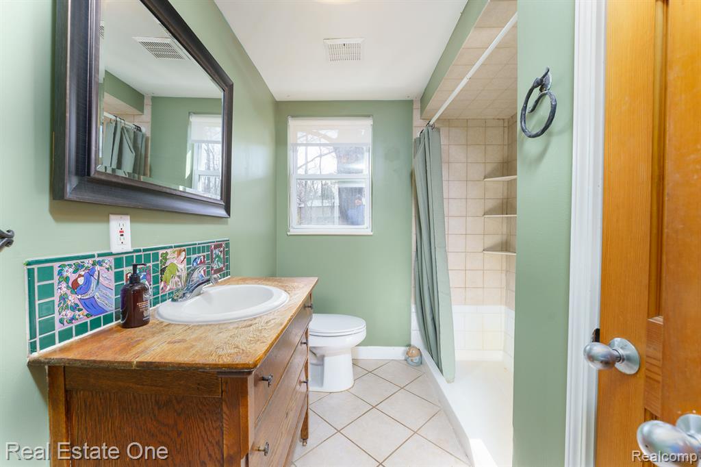 6340 SPORNY Drive, Brighton, MI 48116 — Photo 24