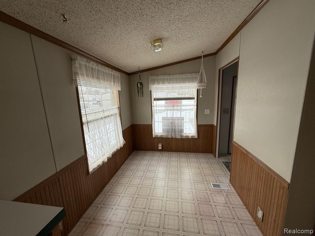 11359 Lake Drive, Fenton, MI 48430 — Photo 14