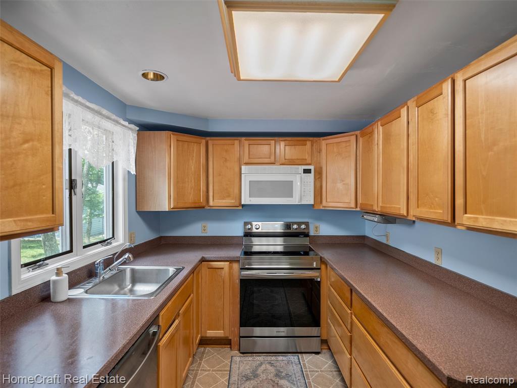 618 GRANT Street, Chelsea, MI 48118 — Photo 24