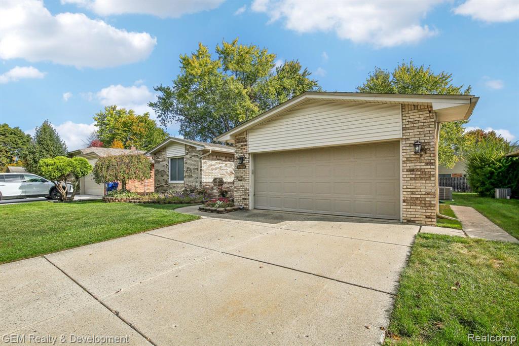 7480 CORBETT Drive, Canton, MI 48187 — Photo 2