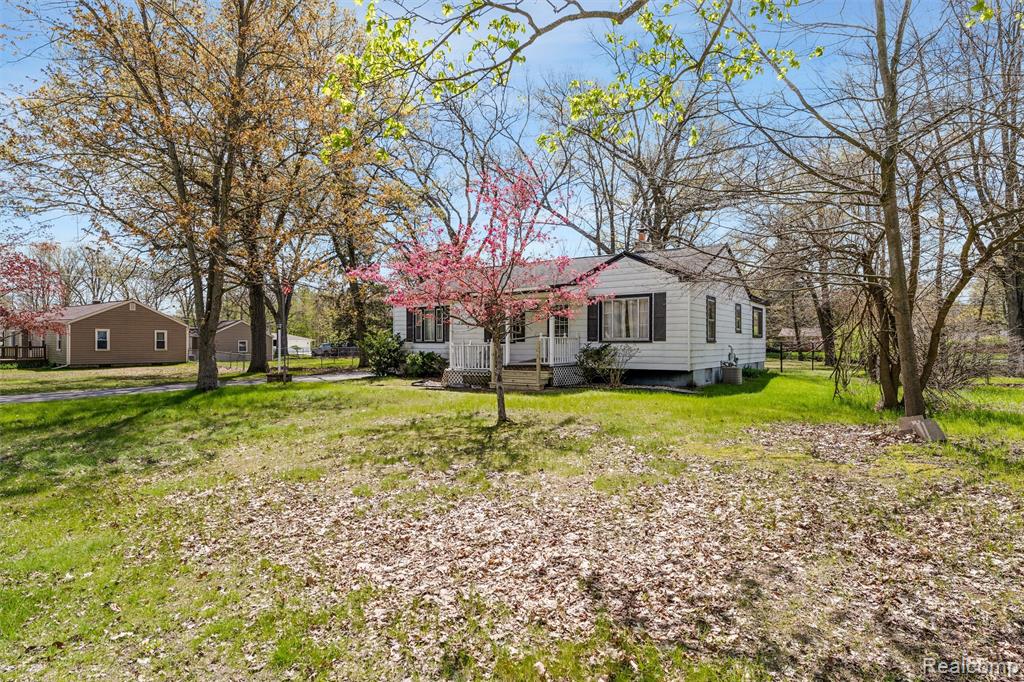 5711 Crescent Road, Waterford, MI 48327 — Photo 3