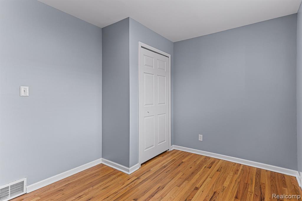 451 DARWIN Street, Westland, MI 48186 — Photo 23