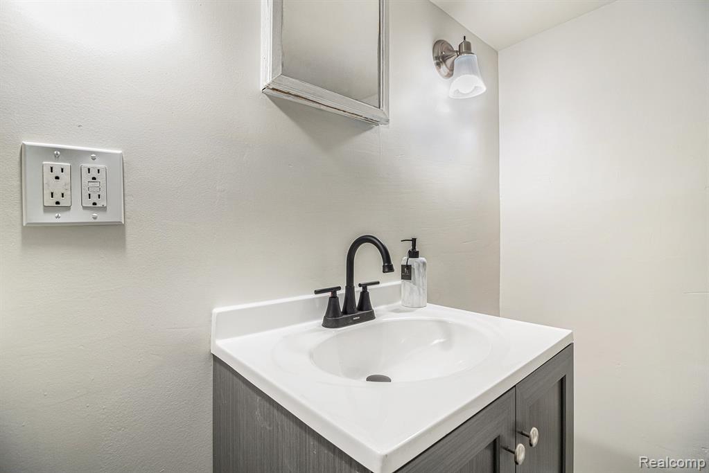2048 Clarkdale Street, Detroit, MI 48209 — Photo 17