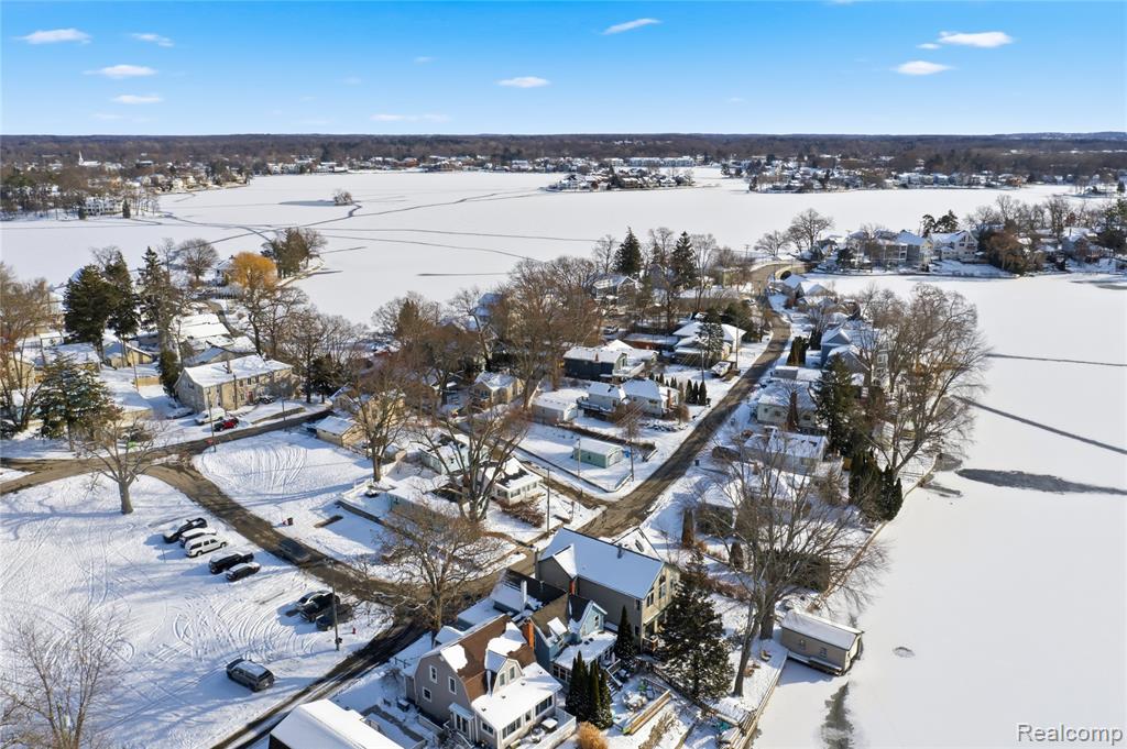 707 Buena, Lake Orion, MI, 48362