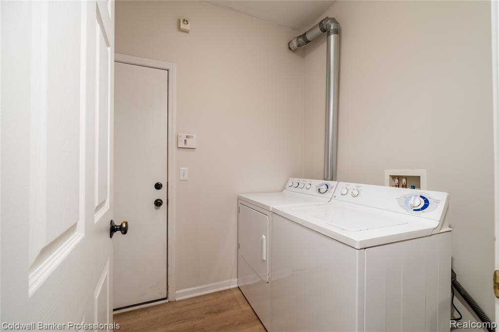2104 Trailway Court, Commerce Twp, MI 48390 — Photo 16
