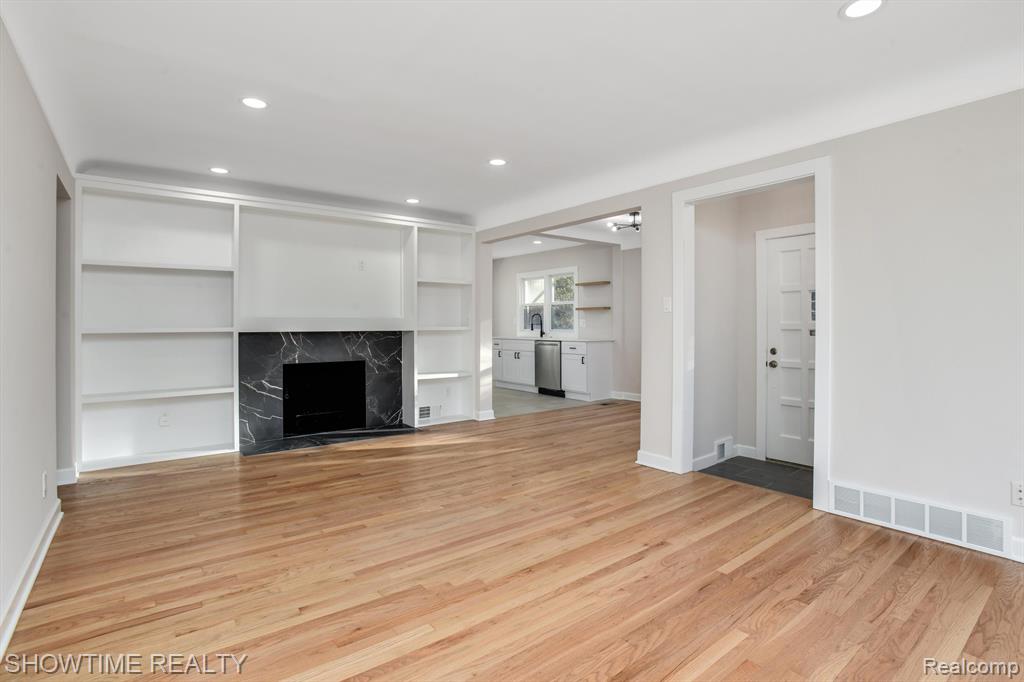 4256 BUCKINGHAM Road, Royal Oak, MI 48073 — Photo 8