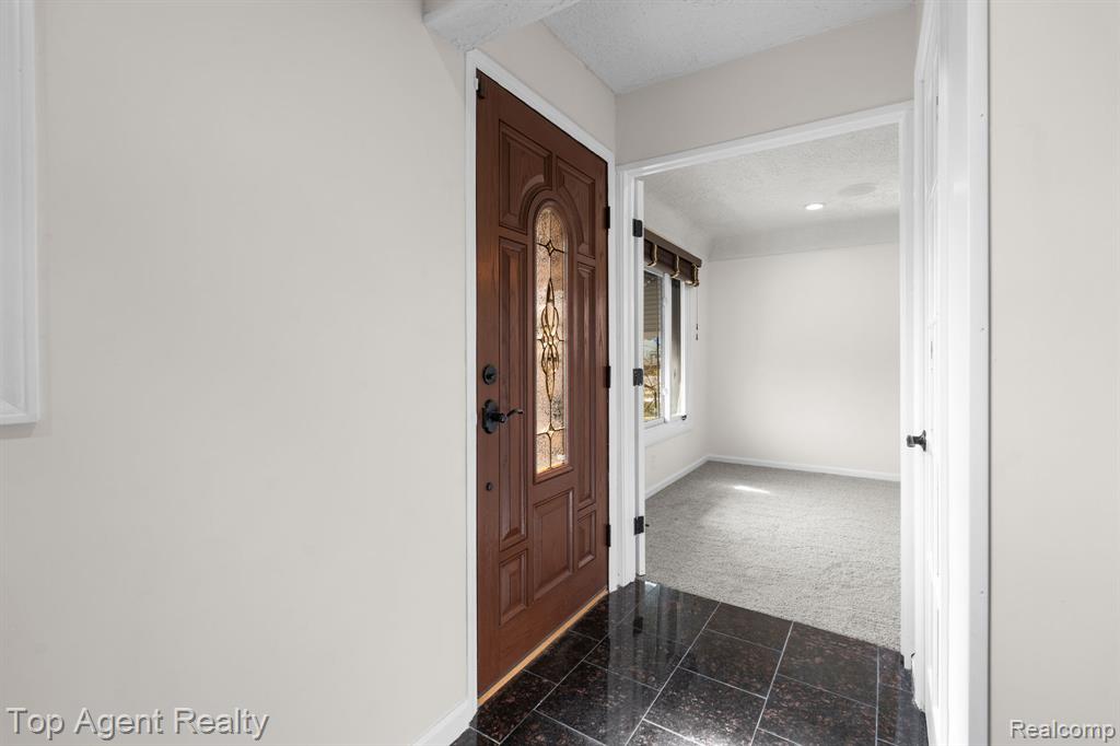 18027 Curtain Avenue, Eastpointe, MI 48021 — Photo 9