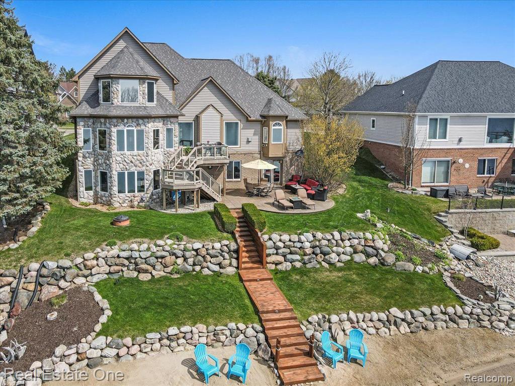 566 BAY POINTE Drive, Oxford, MI 48371 — Photo 68