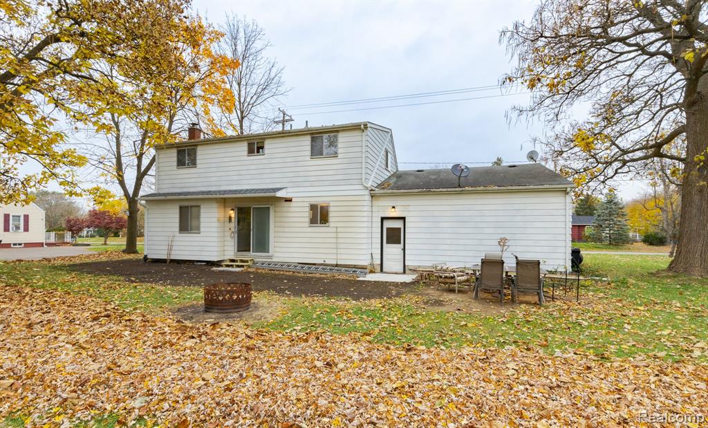 5368 LAPEER Road, Burton, MI 48509 — Photo 39