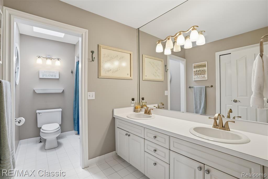 1726 Pondview Lane, Commerce Twp, MI 48382 — Photo 36