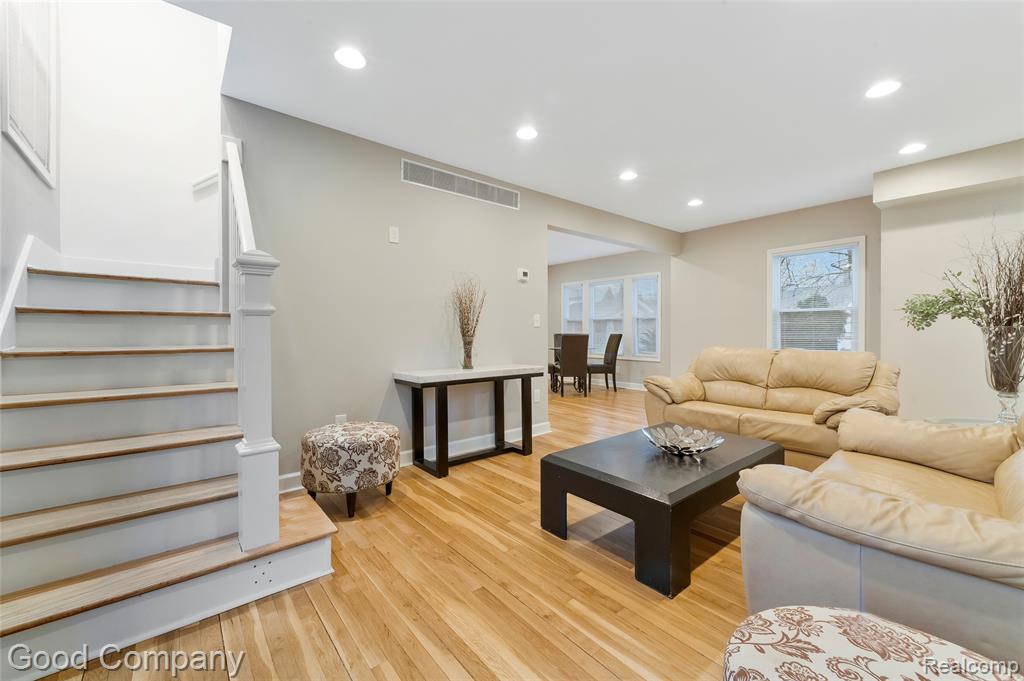 824 Florence Avenue, Royal Oak, MI 48067 — Photo 9