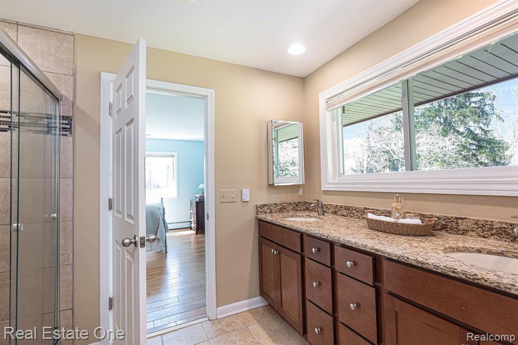 6305 N SHORE Court, West Bloomfield, MI 48324 — Photo 15