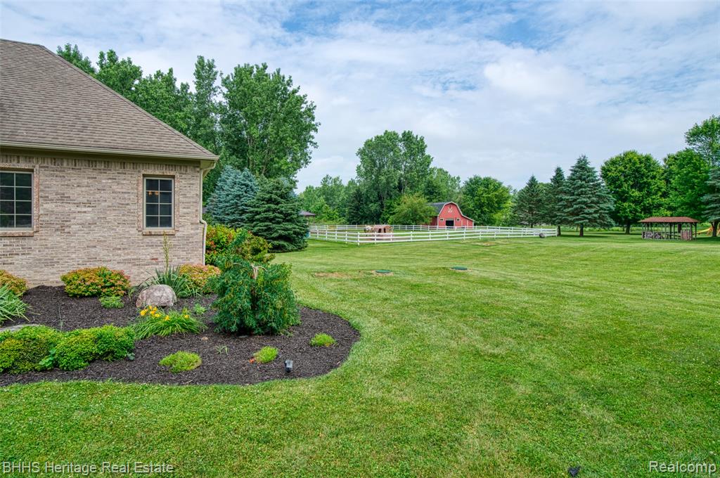 6952 Sharpe Road, Fowlerville, MI 48836 — Photo 9