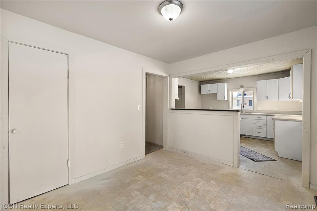 8226 Dickert street, Commerce Twp, MI 48382 — Photo 13