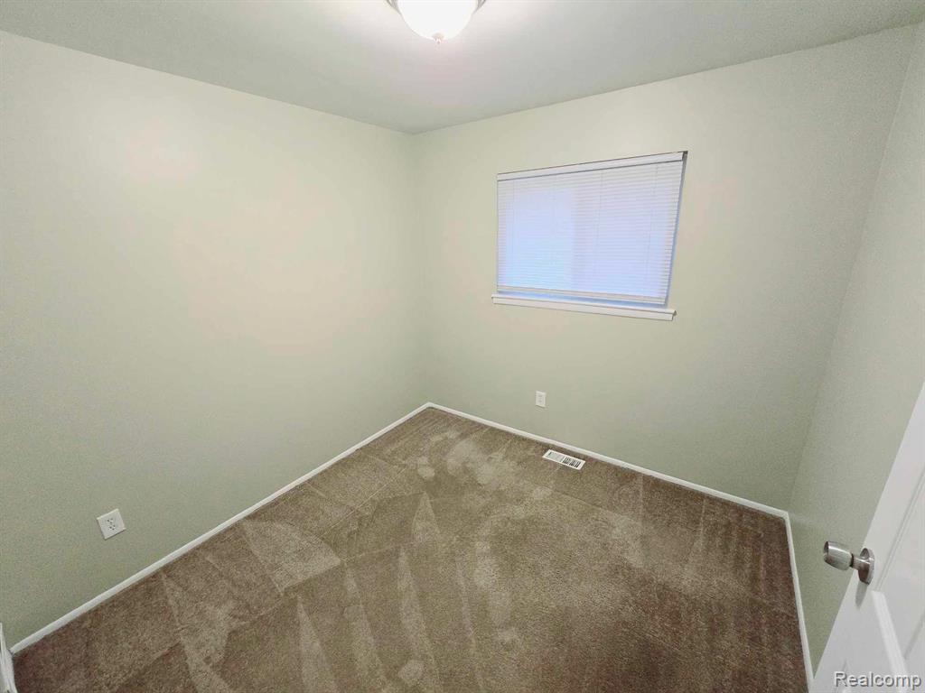 438 N HANLON Street, Westland, MI — Photo 17