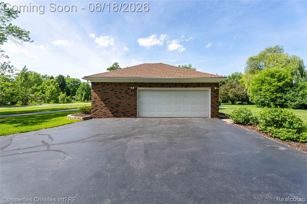 30130 Marimoor Street, Beverly Hills, MI 48025 — Photo 44