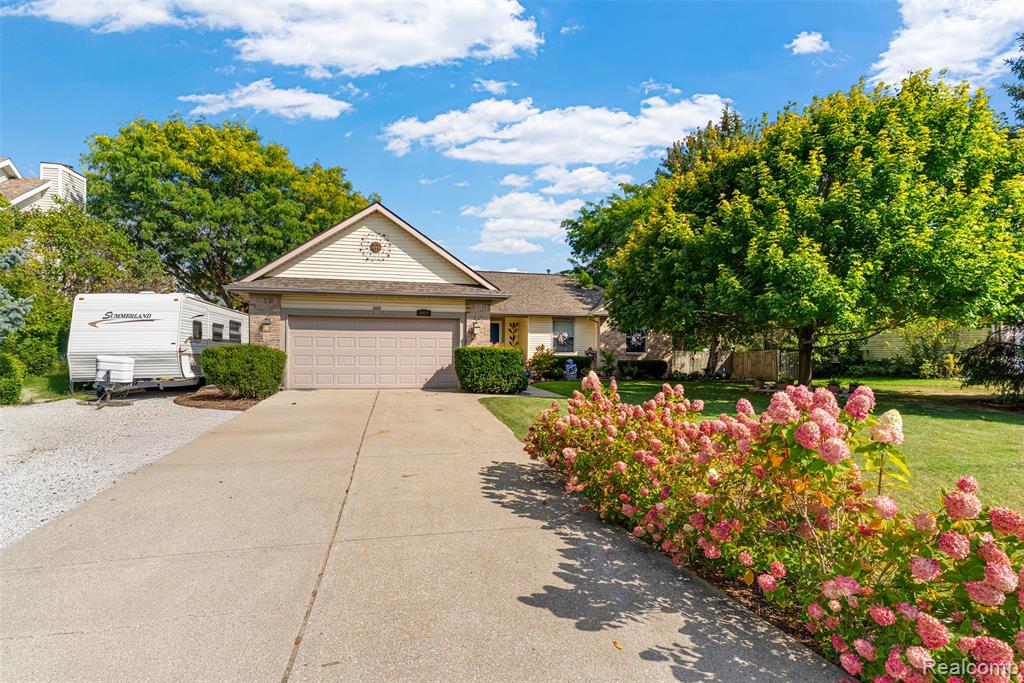 4429 W Edge Way Street, Grand Blanc, MI 48439 — Photo 2