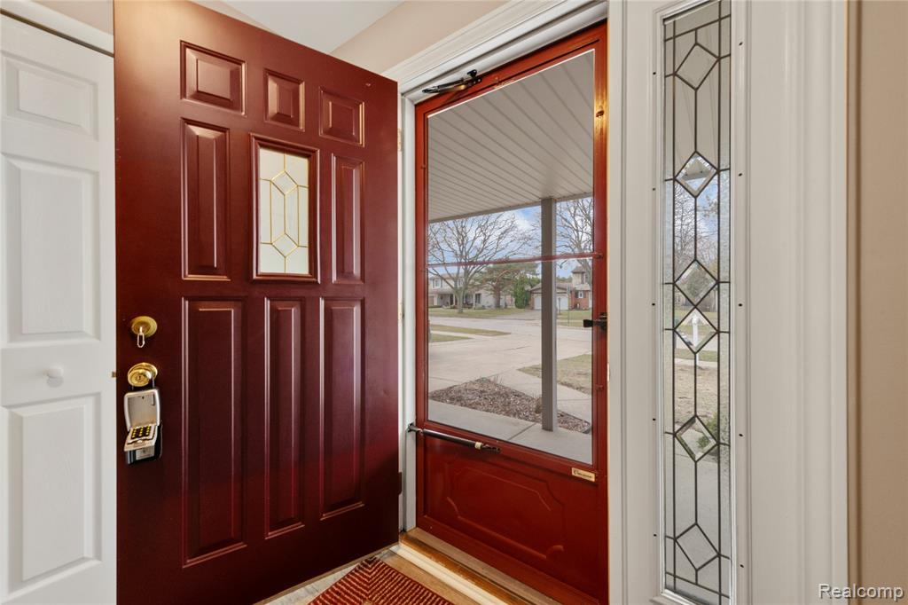 4902 Hubbard Drive, Troy, MI 48085 — Photo 4